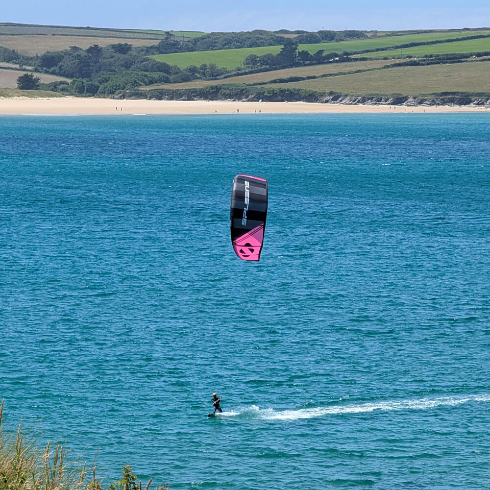 PUNK Kite on the water - SPLEENE Kiteboarding