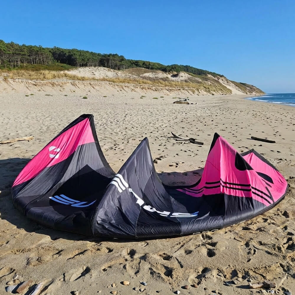 PUNK Kite at the beach - SPLEENE Kiteboarding