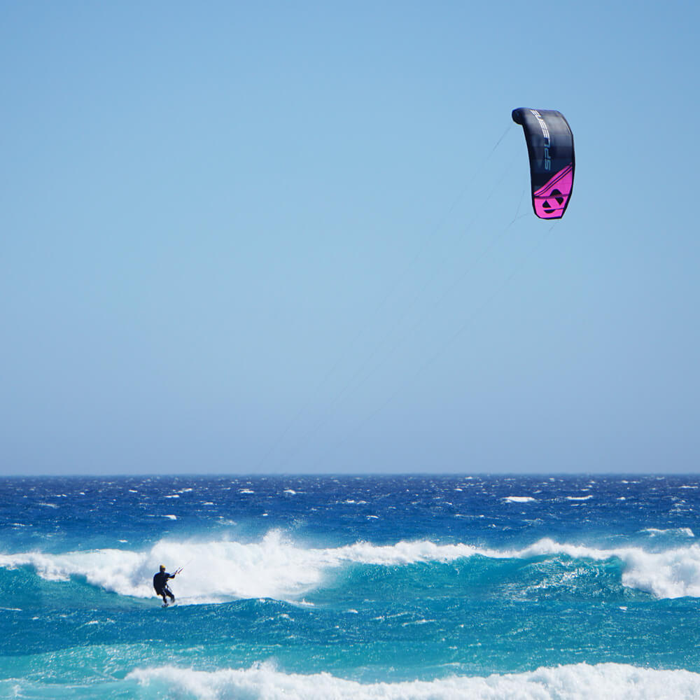 PUNK Kite on the water - SPLEENE Kiteboarding